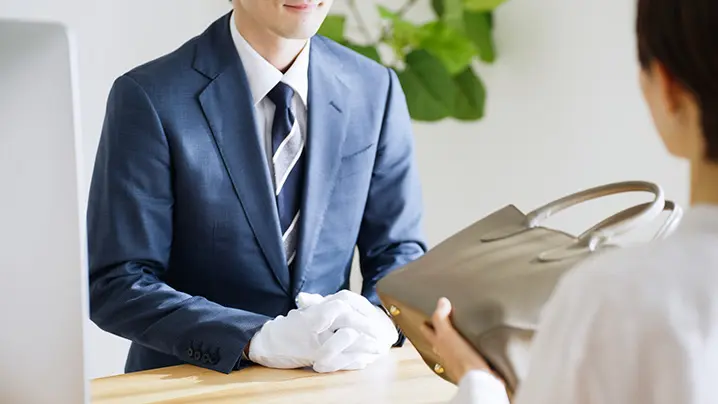 接客中の査定士