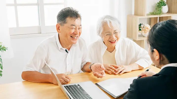 笑顔の夫婦