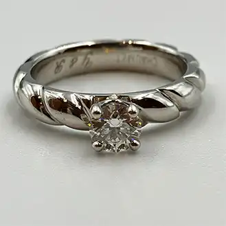 Chaumet【ショーメ】
リング トルサード 縦爪ダイヤ 直径4.37