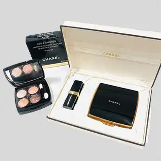 シャネル ファンデーション リップ ケースセット アイシャドウ 付き LES 4 OMBRES