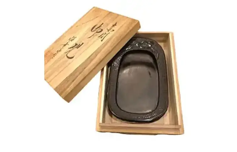 赤間硯 下井百合昭（昭竜山 ） 造 梅浮彫硯 共箱付き