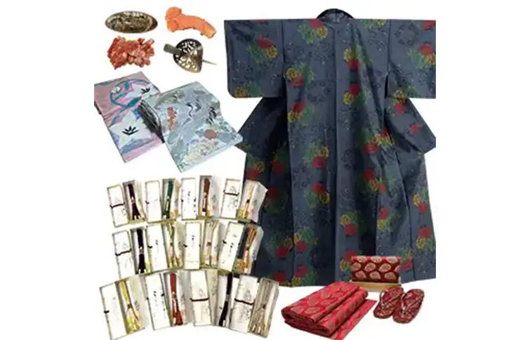 大切にしまいこんでいた、大島紬・結び留めセット