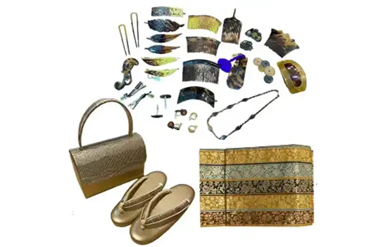 母から譲り受けた作家物の着物・帯留等セット