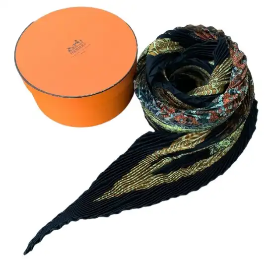 エルメス
Les legendes de l'Arbre 木の伝説 プリーツ スカーフ