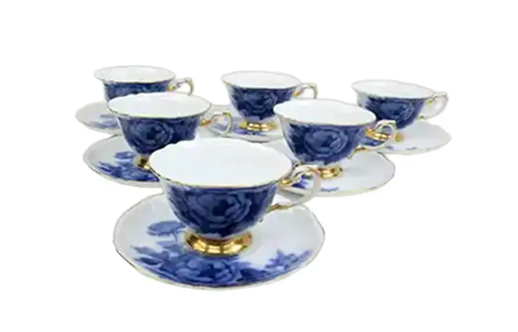 大倉陶園
岡染ぼたん カップ＆ソーサー