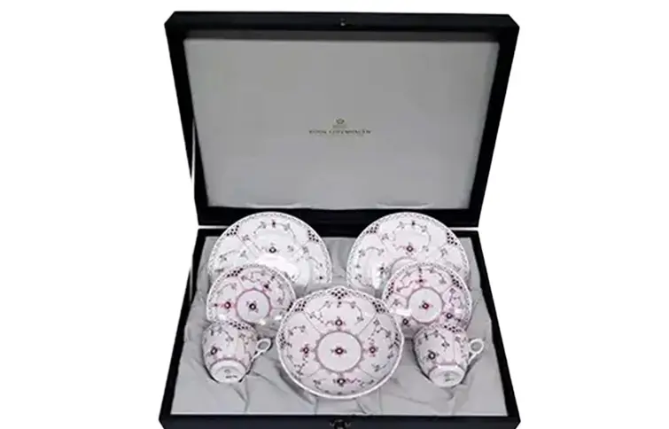 ロイヤルコペンハーゲン
ハーフレース バーガンディ