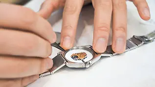 メンテナンス中の時計