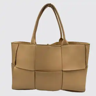 ボッテガヴェネタ ミディアム アルコ トートバッグ アーモンド系