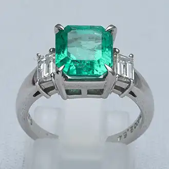 エメラルド 
田崎真珠 リング 宝石2.84ct D0.57ct