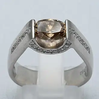 ブラウンダイヤ リング pt900 宝石1.321ct D0.25ct