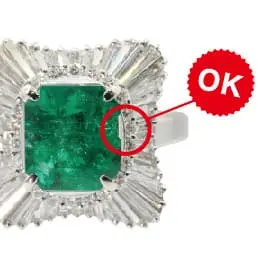 石が
欠けている指輪